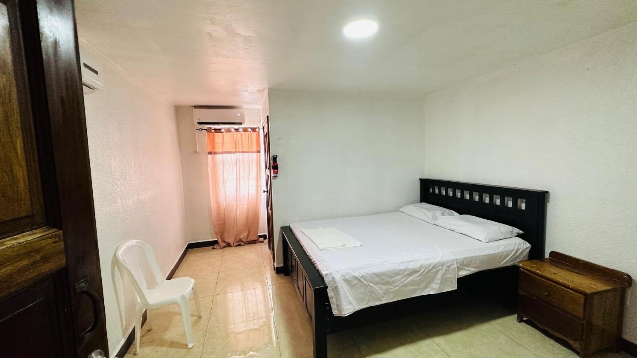 Hotel Central Park San Pedro  Buitenkant foto